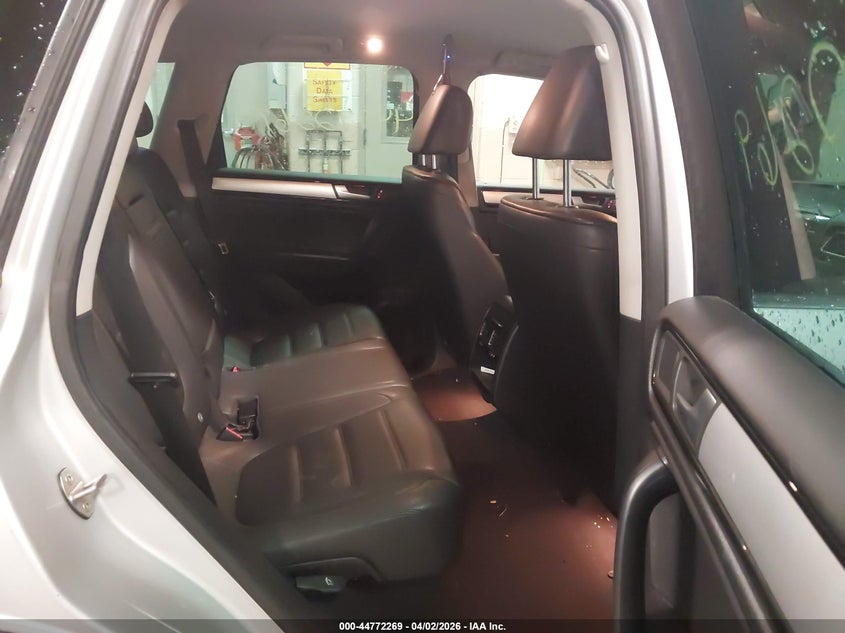 2014 Volkswagen Touareg 3.6L Sport VIN: WVGEF9BP4ED006480 Lot: 44772269