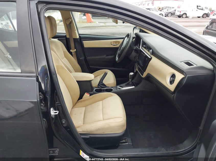 2017 TOYOTA COROLLA auction photo 5