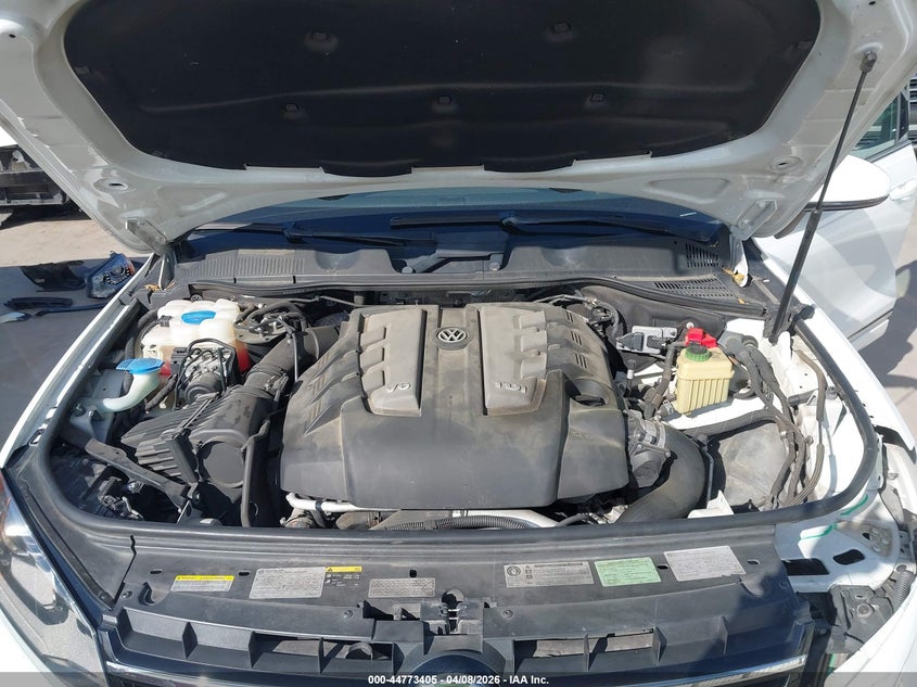 2014 Volkswagen Touareg Tdi Sport VIN: WVGEP9BPXED012118 Lot: 44773405