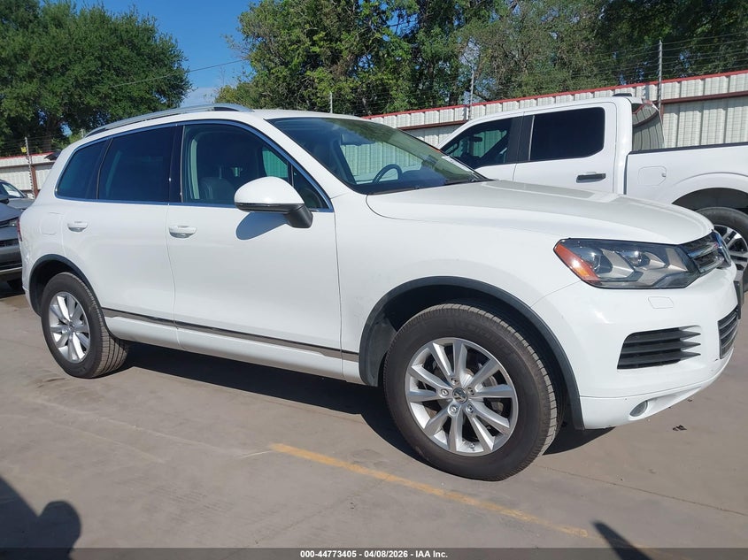 2014 Volkswagen Touareg Tdi Sport VIN: WVGEP9BPXED012118 Lot: 44773405