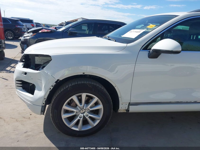 2014 Volkswagen Touareg Tdi Sport VIN: WVGEP9BPXED012118 Lot: 44773405