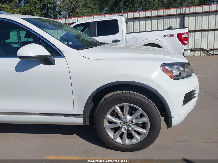 2014 Volkswagen Touareg Tdi Sport VIN: WVGEP9BPXED012118 Lot: 44773405