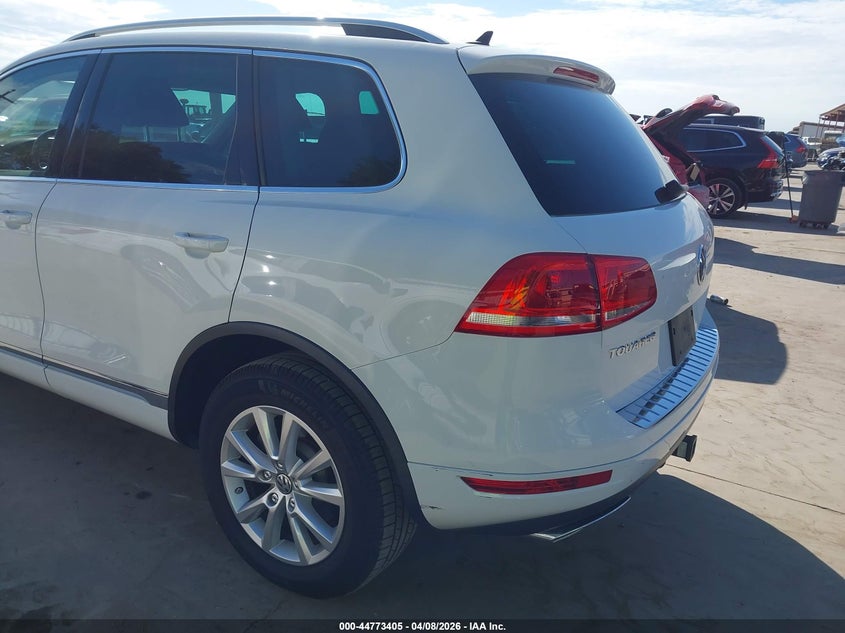 2014 Volkswagen Touareg Tdi Sport VIN: WVGEP9BPXED012118 Lot: 44773405
