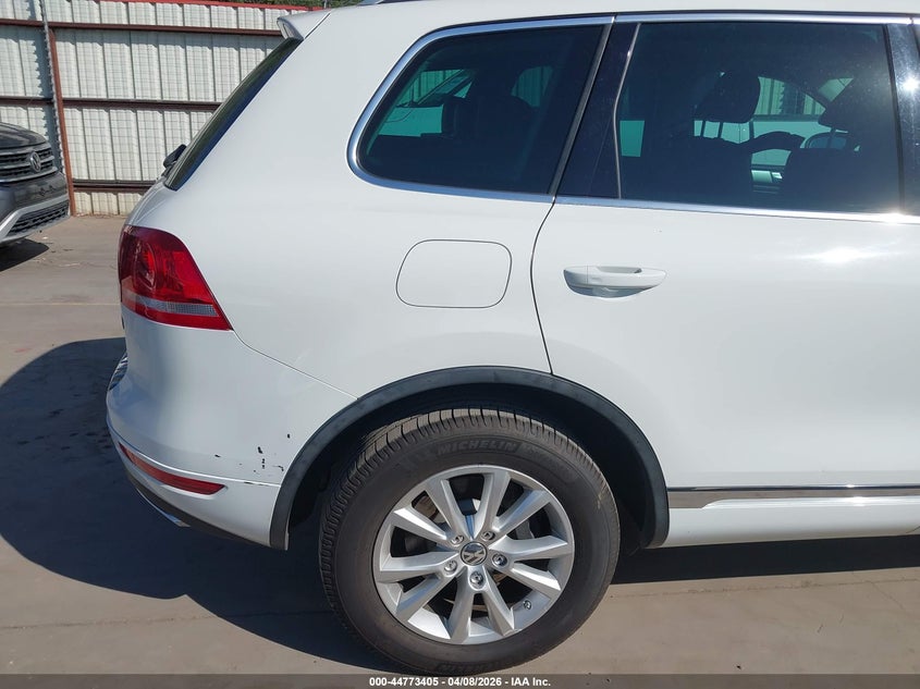 2014 Volkswagen Touareg Tdi Sport VIN: WVGEP9BPXED012118 Lot: 44773405