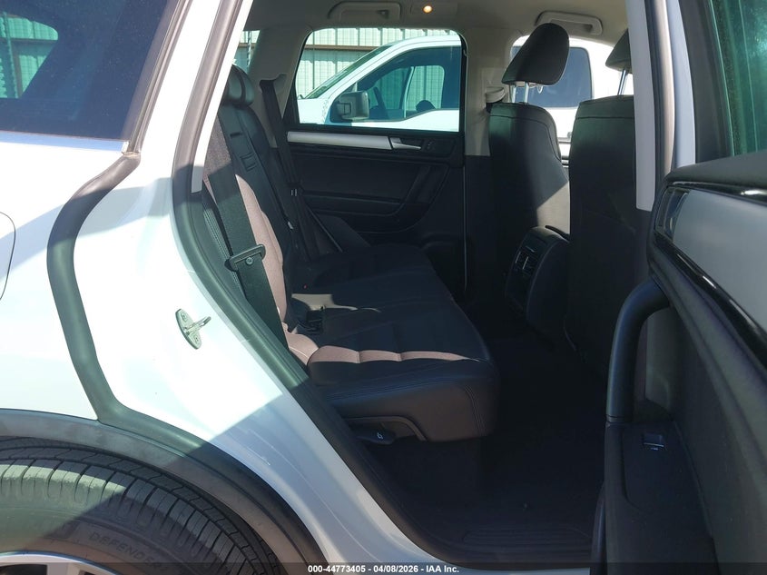 2014 Volkswagen Touareg Tdi Sport VIN: WVGEP9BPXED012118 Lot: 44773405