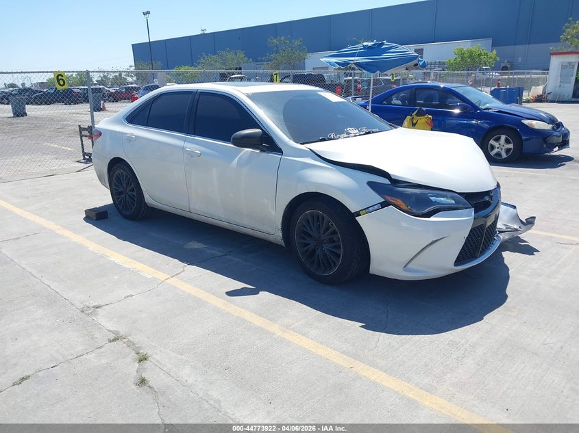 2016 TOYOTA CAMRY SE
