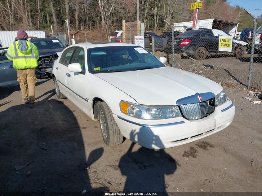 2001 Lincoln Town Car Signature