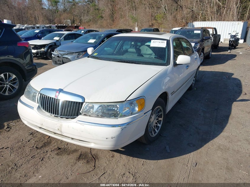 2001 Lincoln Town Car Signature
