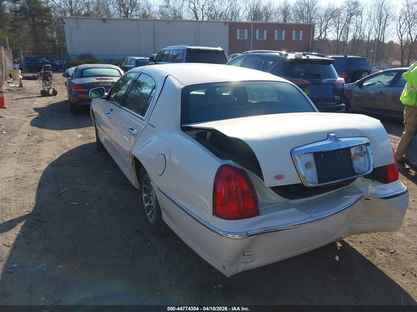 2001 Lincoln Town Car Signature