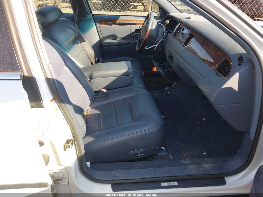 2001 Lincoln Town Car Signature