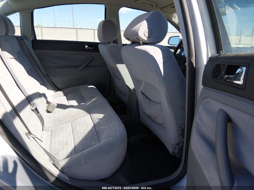 2002 Volkswagen Passat Gls VIN: WVWPD63B62P352979 Lot: 44774375