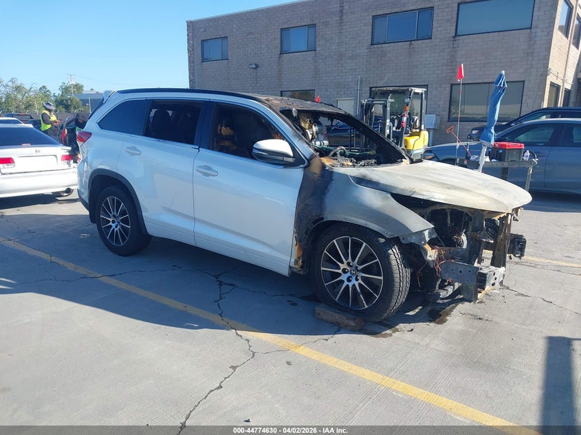 2017 Toyota Highlander Se