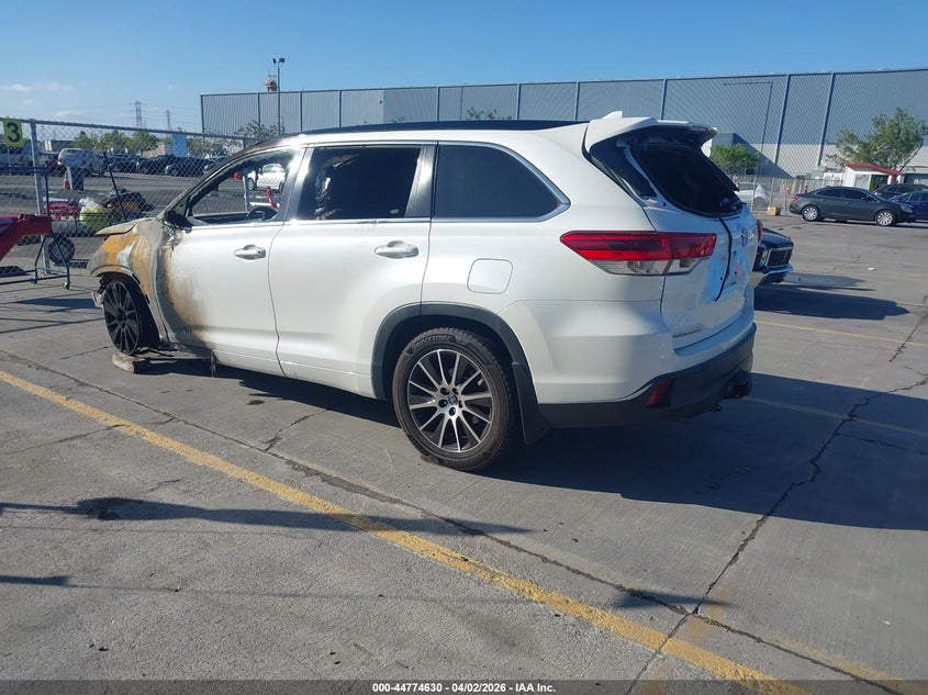 2017 Toyota Highlander Se