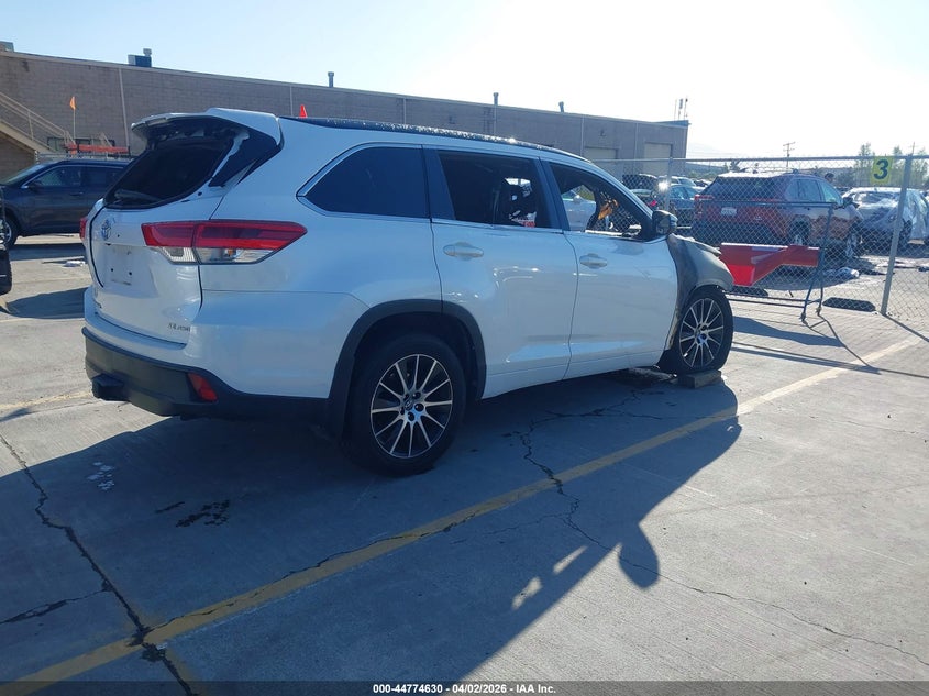 2017 Toyota Highlander Se