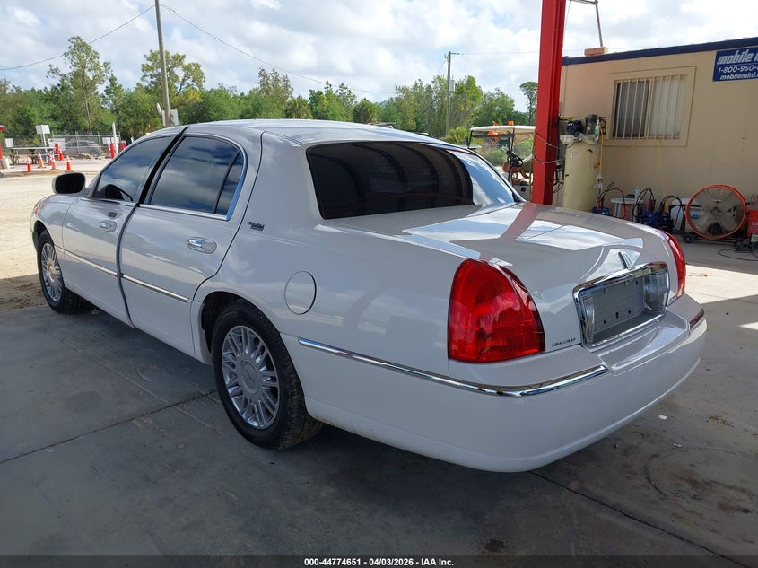 2009 Lincoln Town Car Signature Limited