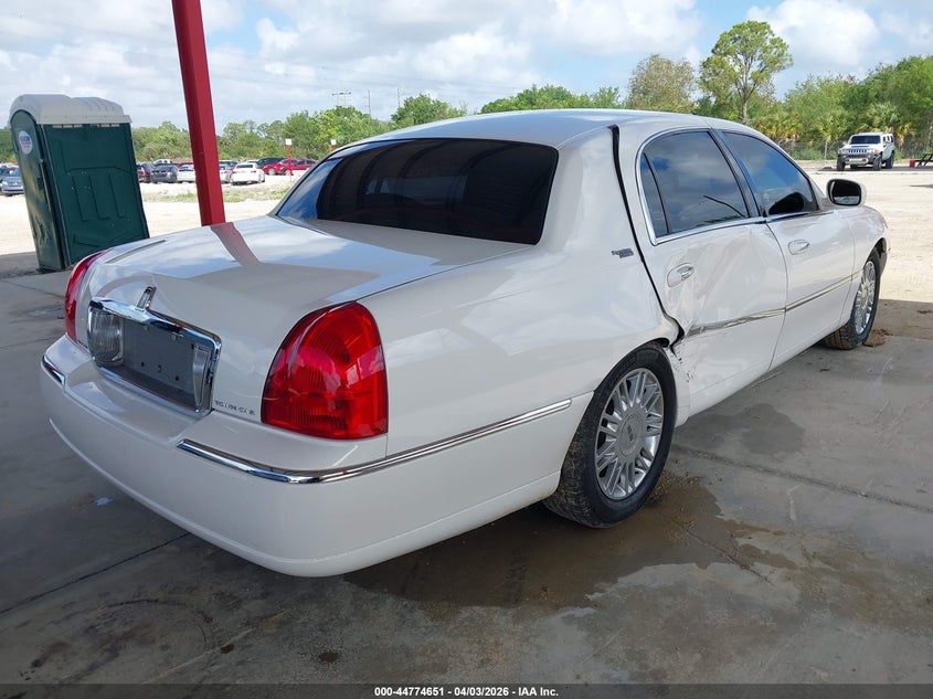 2009 Lincoln Town Car Signature Limited