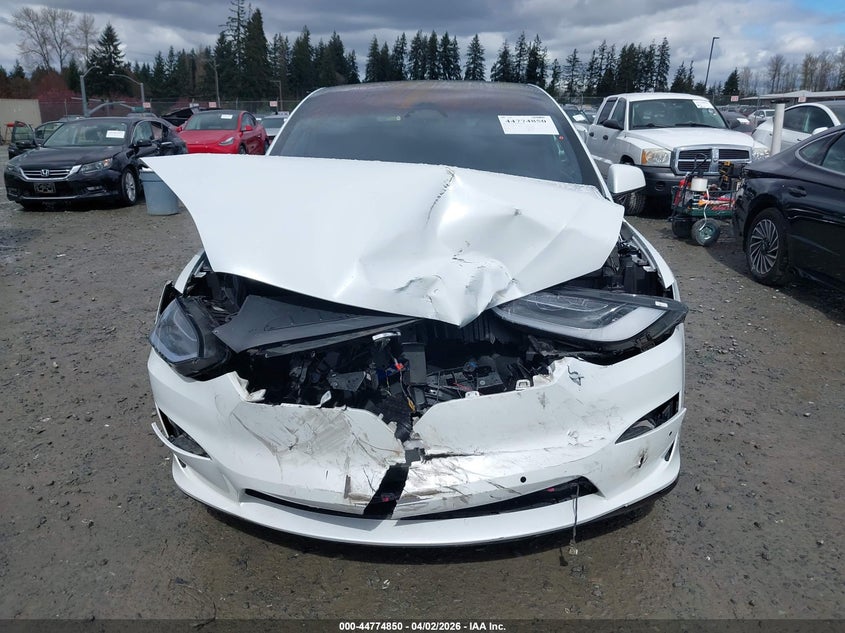 2022 Tesla Model X Dual Motor All-Wheel Drive VIN: 7SAXCAE59NF354790 Lot: 44774850