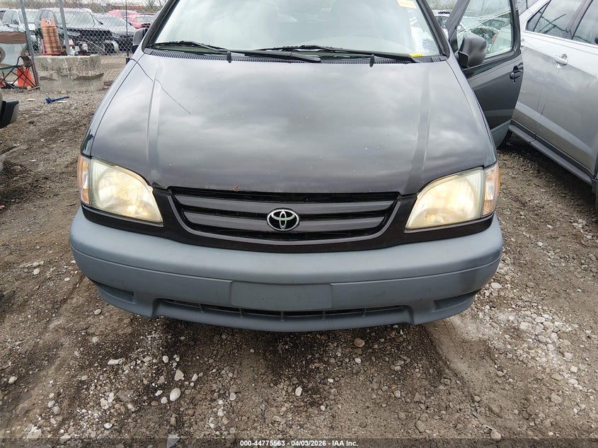 2002 Toyota Sienna Le VIN: 4T3ZF13C42U490717 Lot: 44775563