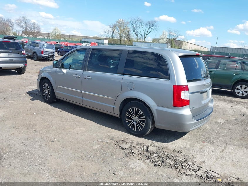2013 Chrysler Town & Country S