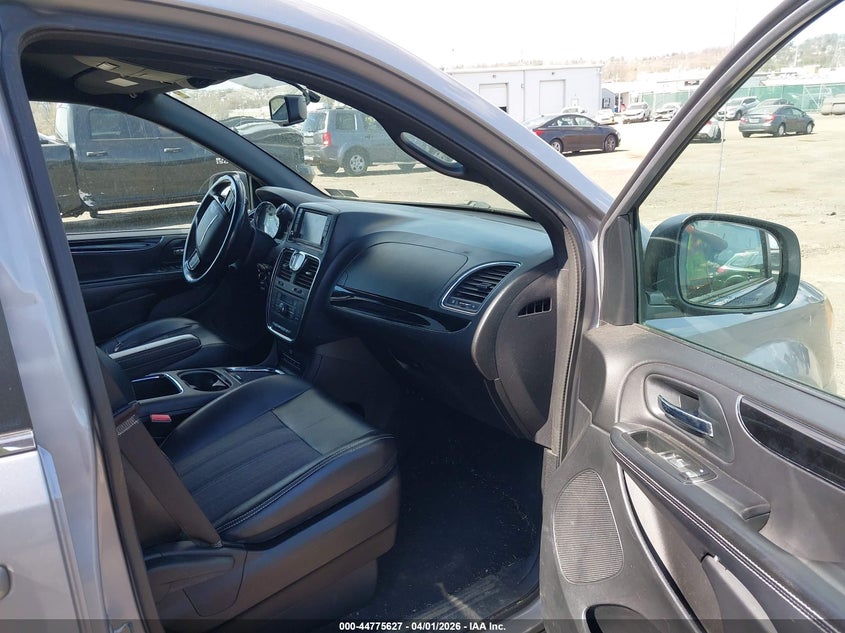 2013 Chrysler Town & Country S