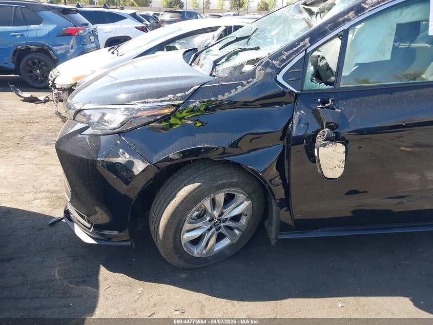 VIN 5TDJRKEC7SS231972 2025 TOYOTA SIENNA XLE