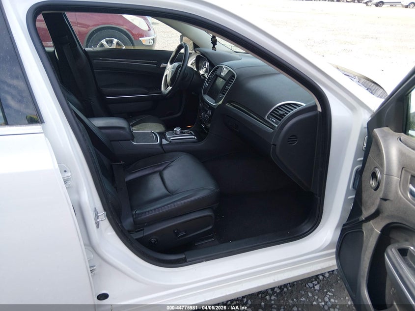 2016 CHRYSLER 300 auction photo 5