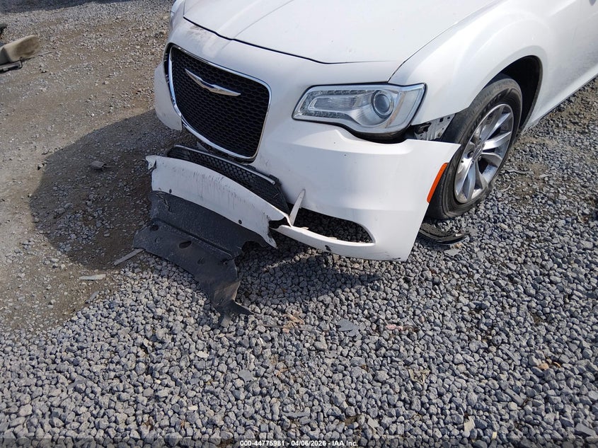 2016 CHRYSLER 300 auction photo 6