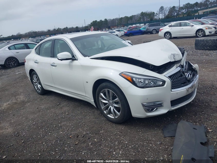 2018 Infiniti Q70 3.7X Luxe