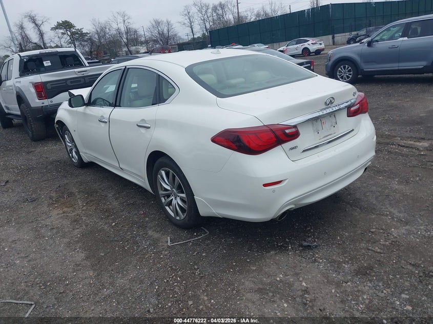 2018 Infiniti Q70 3.7X Luxe