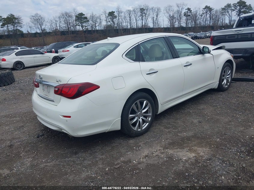 2018 Infiniti Q70 3.7X Luxe