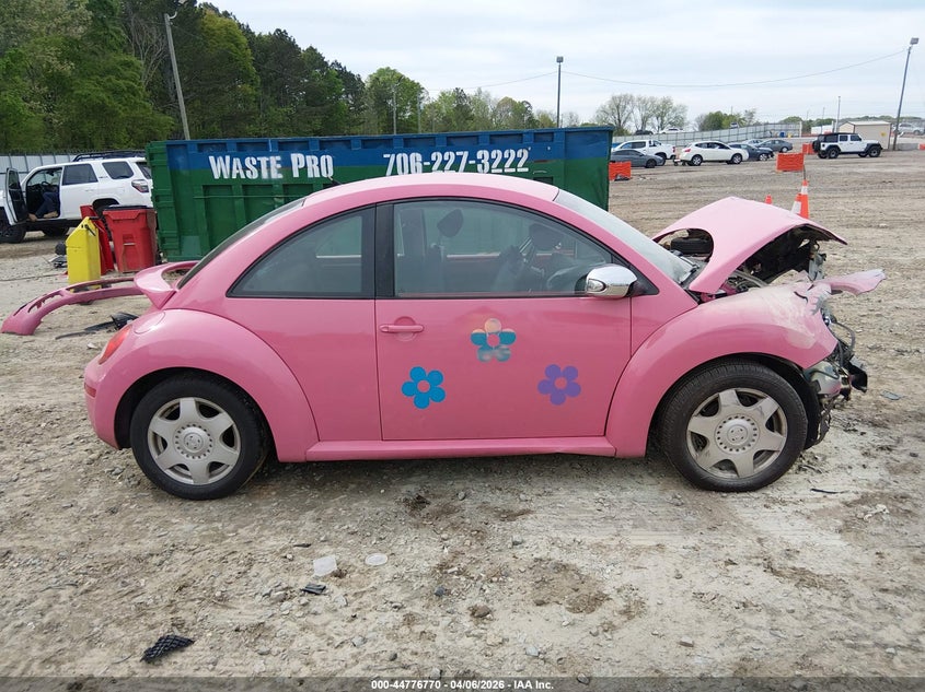 2010 Volkswagen New Beetle 2.5L Final Edition VIN: 3VWPW3AGXAM008449 Lot: 44776770