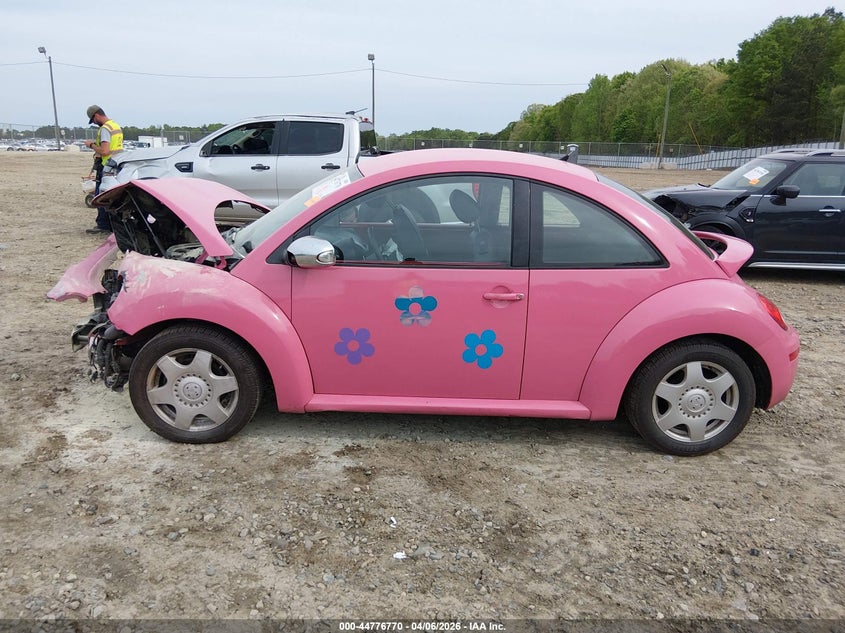 2010 Volkswagen New Beetle 2.5L Final Edition VIN: 3VWPW3AGXAM008449 Lot: 44776770