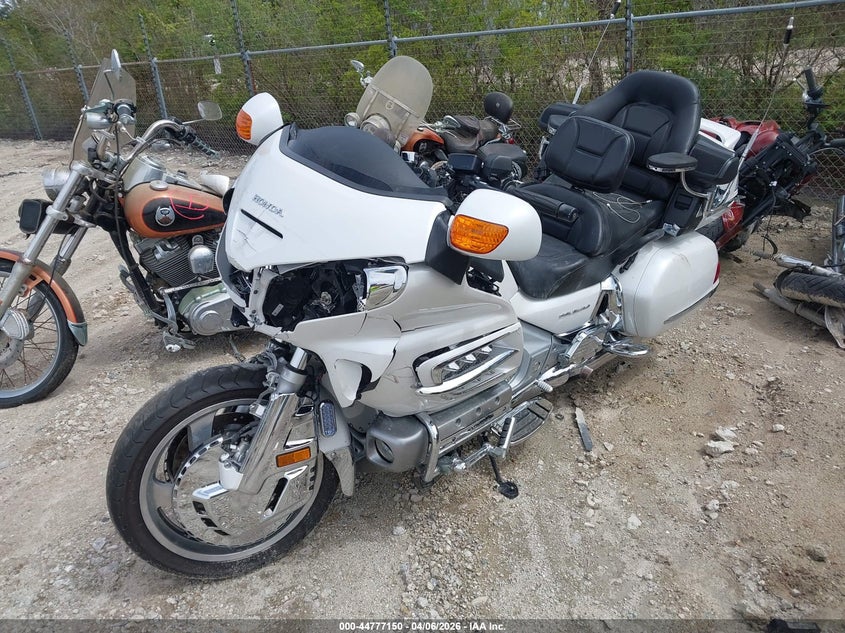 1HFSC47F28A705248 2008 Honda Gl1800 photo 1