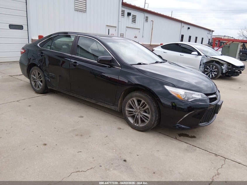2015 TOYOTA CAMRY SE