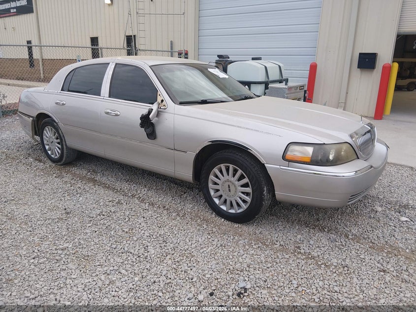 2005 Lincoln Town Car Signature