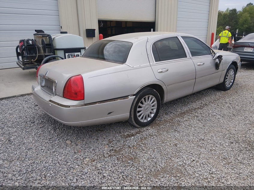 2005 Lincoln Town Car Signature