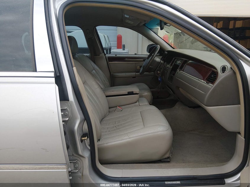 2005 Lincoln Town Car Signature