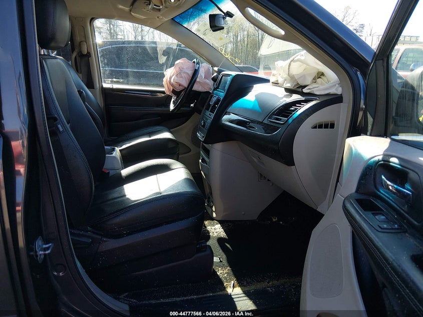 2016 Chrysler Town & Country Touring