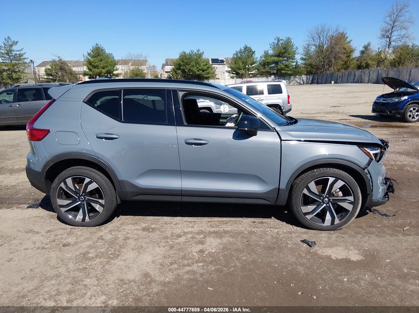 2023 Volvo Xc40 B5 Plus Dark Theme VIN: YV4L12UWXP2114104 Lot: 44777689