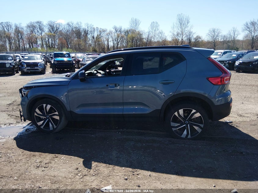 2023 Volvo Xc40 B5 Plus Dark Theme VIN: YV4L12UWXP2114104 Lot: 44777689
