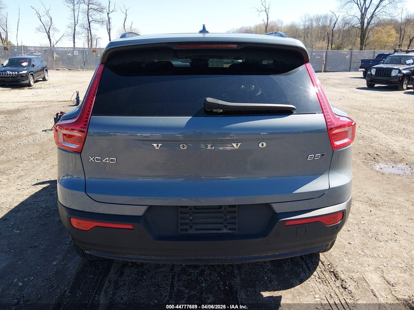 2023 Volvo Xc40 B5 Plus Dark Theme VIN: YV4L12UWXP2114104 Lot: 44777689
