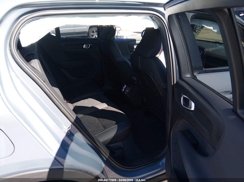 2023 Volvo Xc40 B5 Plus Dark Theme VIN: YV4L12UWXP2114104 Lot: 44777689