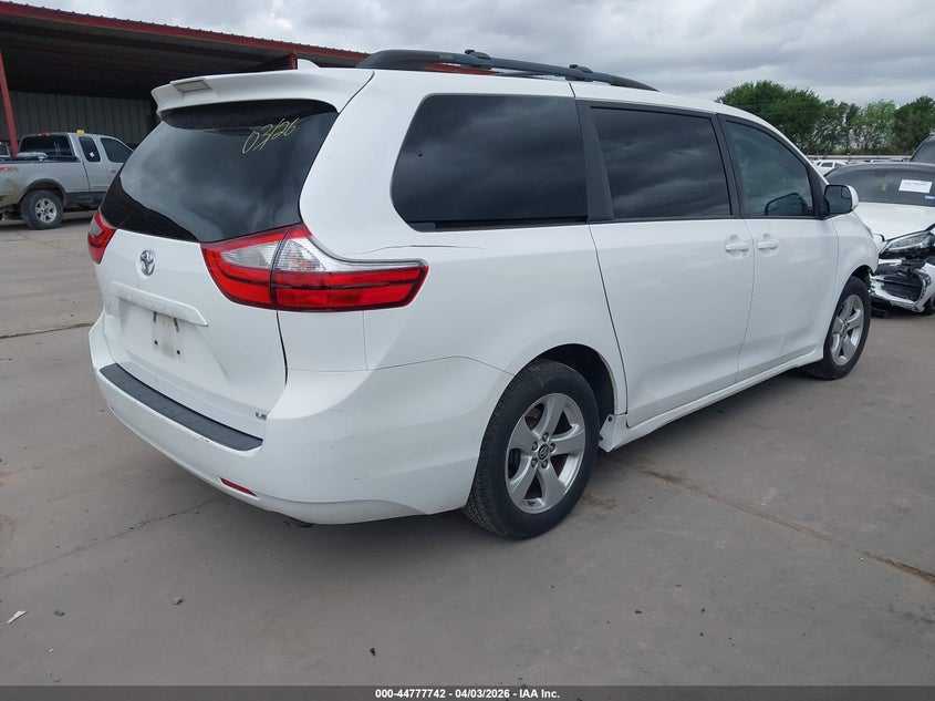 2018 Toyota Sienna Le 8 Passenger