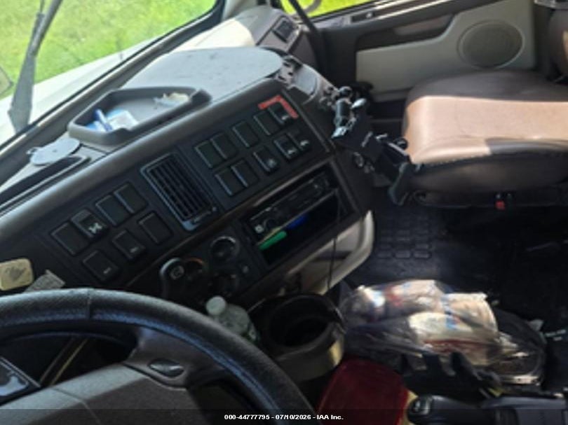 2013 VOLVO VN VNL TRUCK N/A