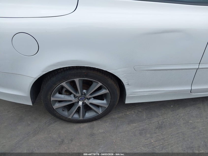 2011 Volvo C70 T5 VIN: YV1672MC0BJ115386 Lot: 44778178