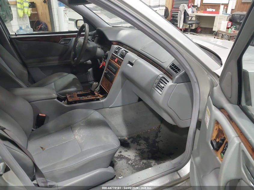 2002 Mercedes-Benz E 320 4M