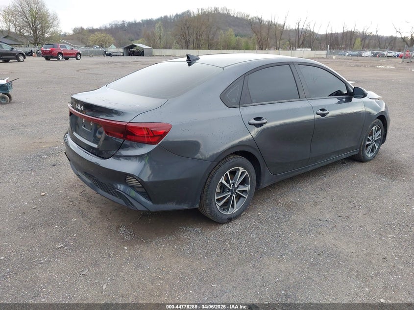 2024 Kia Forte Lxs