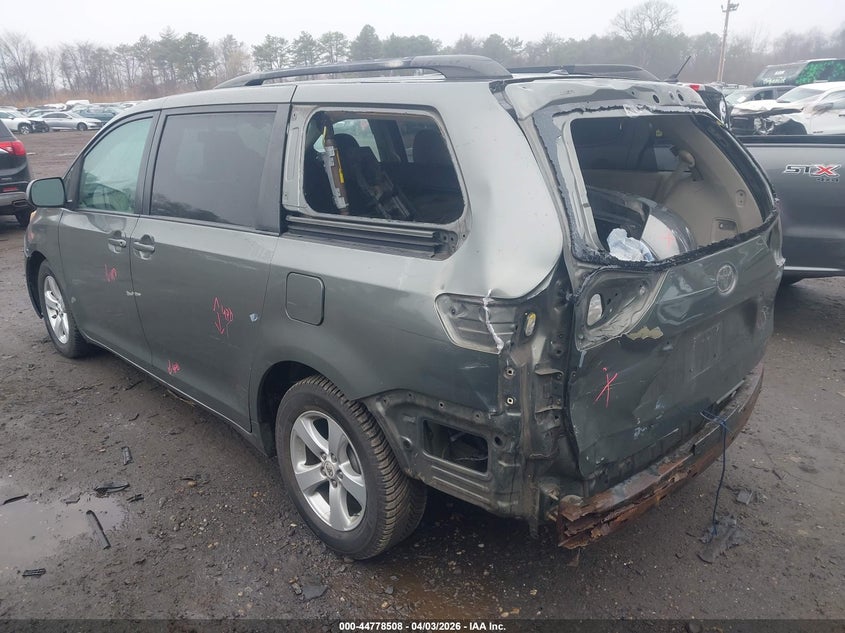 2011 Toyota Sienna Le V6
