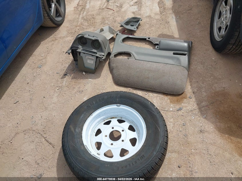 2001 Chevrolet Astro Ls VIN: 1GNDM19W11B129042 Lot: 44778536