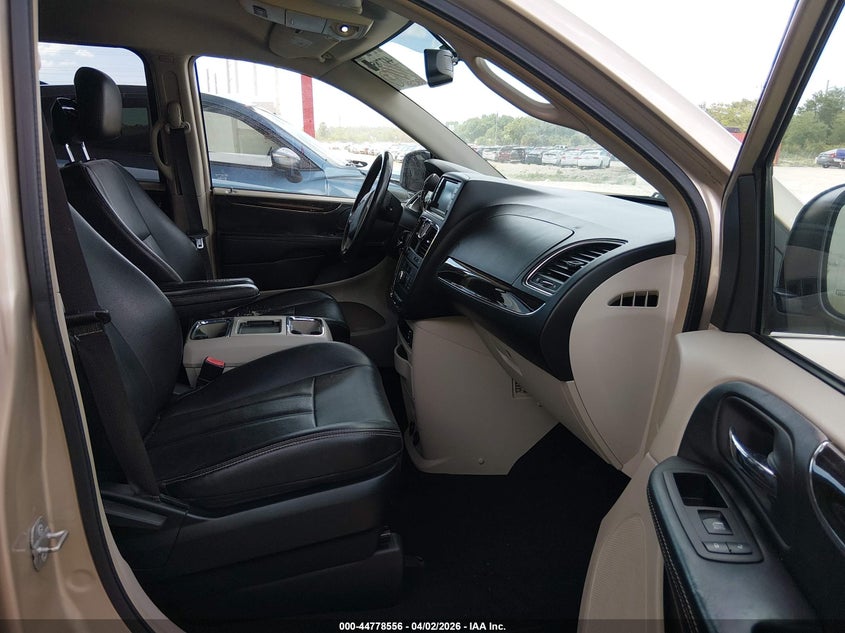 2014 Chrysler Town & Country Touring